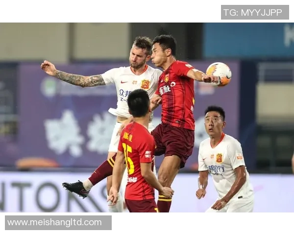 武汉卓尔迎战中国国足期待精彩对决球迷热情高涨助威球队奋勇争胜